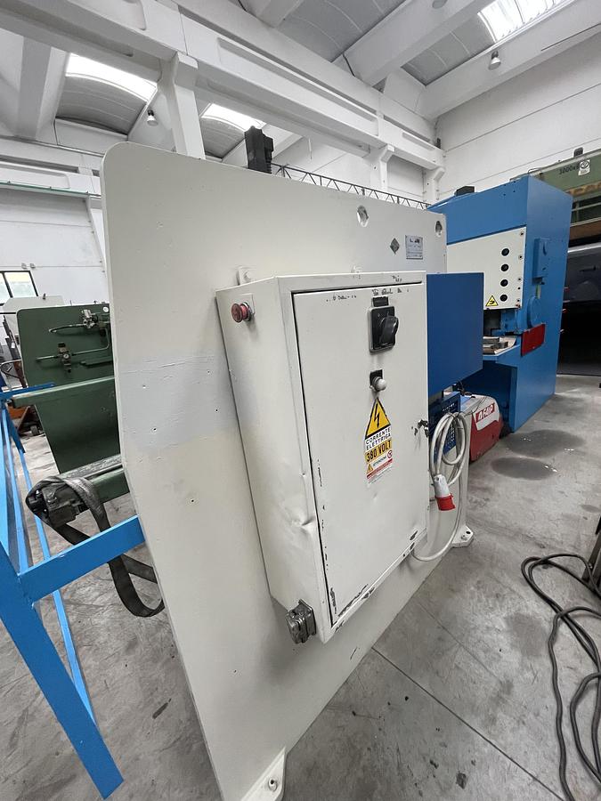 Usato CESOIA OMAG MECCANICA 3000X5