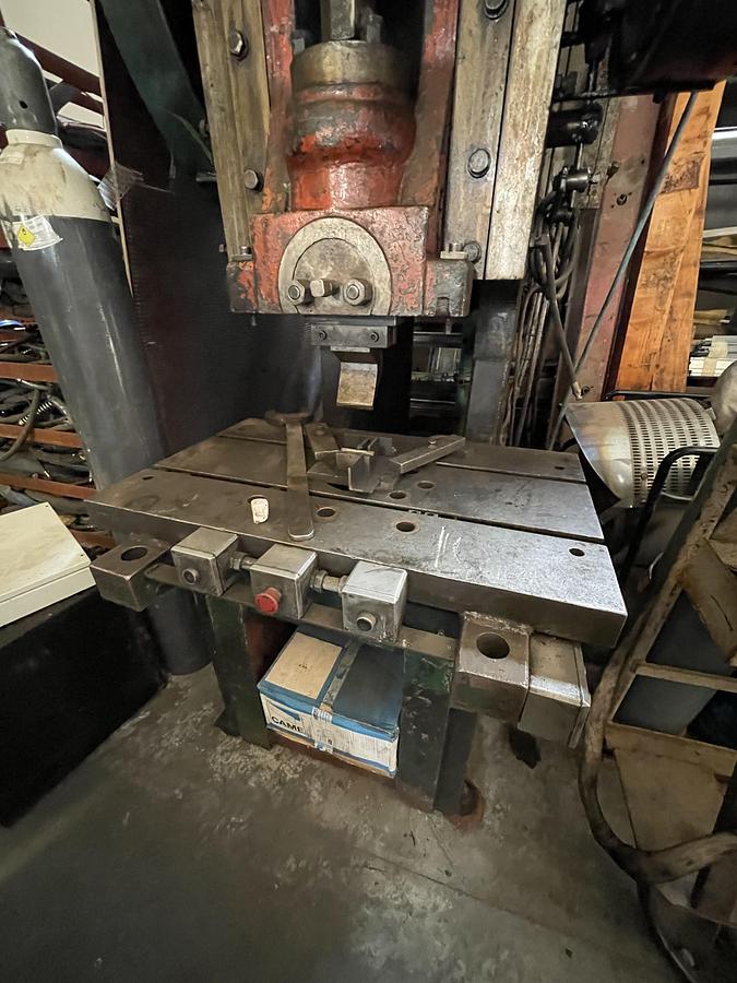 Usato PRESSE A SALTARELLO 140 Ton