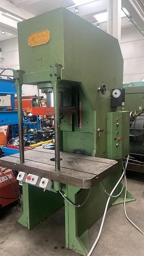 Usato PRESSA CAVANI GOLDONI IDRAULICA 250 TON