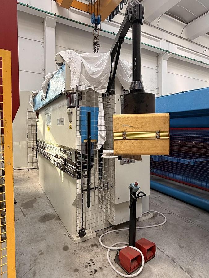 Usato PIEGATRICENOVASTILMEC IDRAULICA 3000X75