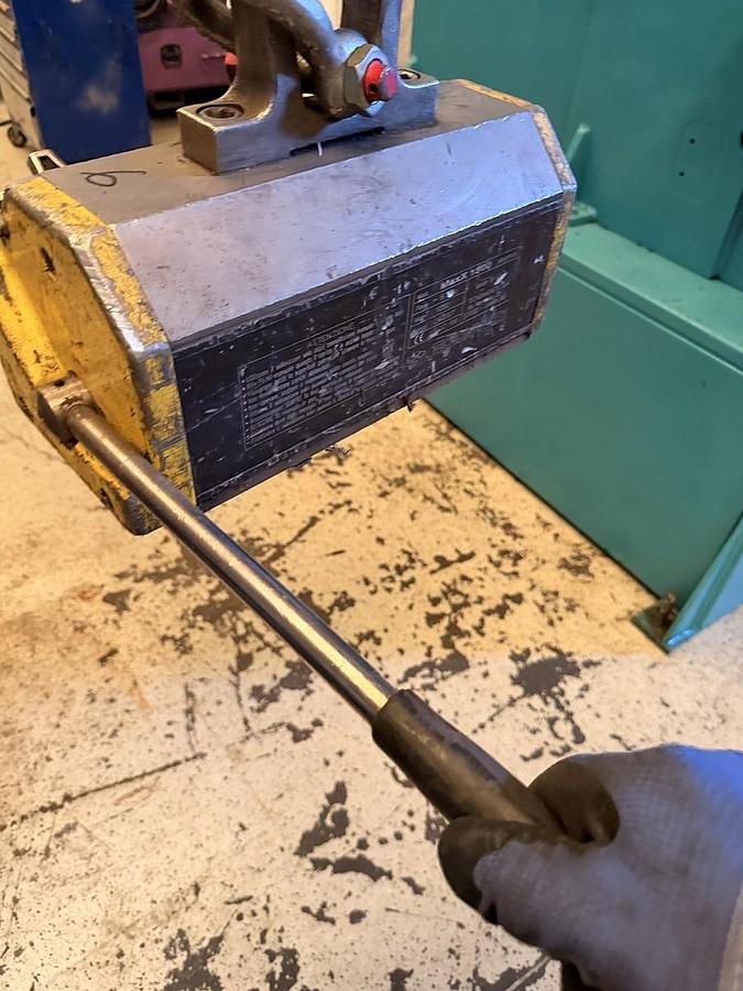 Usato MAGNETE DI SOLLEVAMENTO "TECNOMAGNETE"