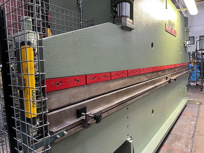 Usato PIEGATRICE MARIO RIBOLDI IDRAULICA 6000 X 80 TON