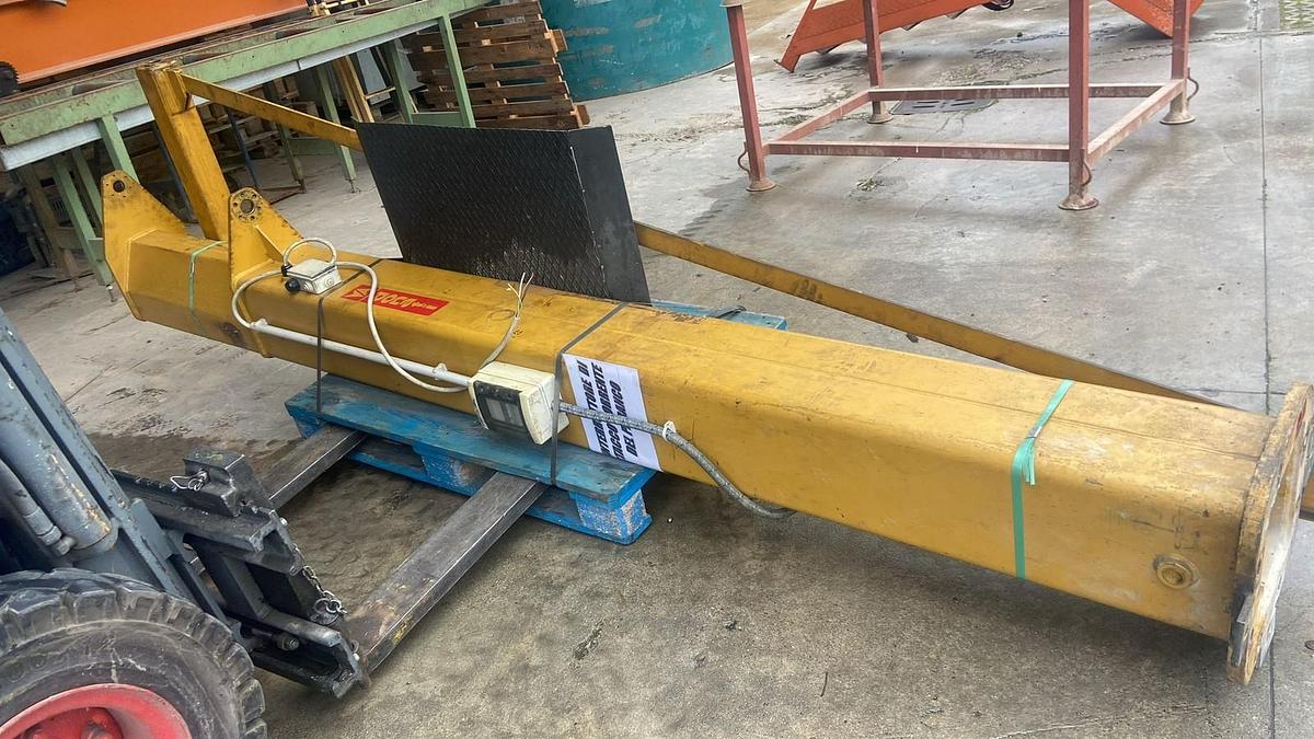 Usato GRU A BANDIERA DONATI 