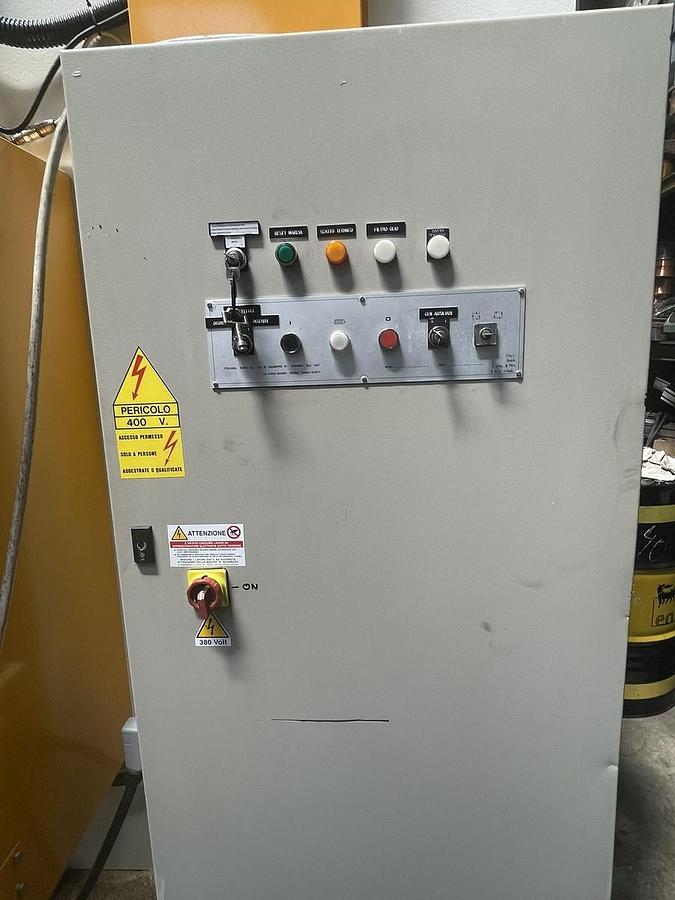 Usato PIEGATRICE COMAL IDRAULICA 3000X250 TON