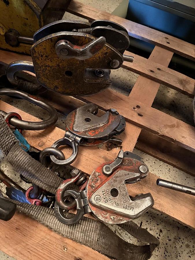 Usato PINZE PER LAMIERA  / MORSETTO DI SOLLEVAMENTO "TECNOMAGNETE"