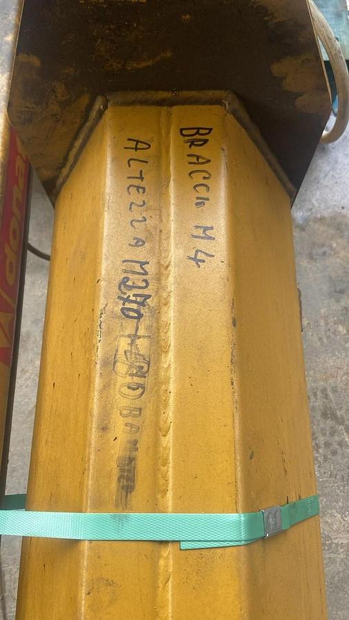 Usato GRU A BANDIERA DONATI 