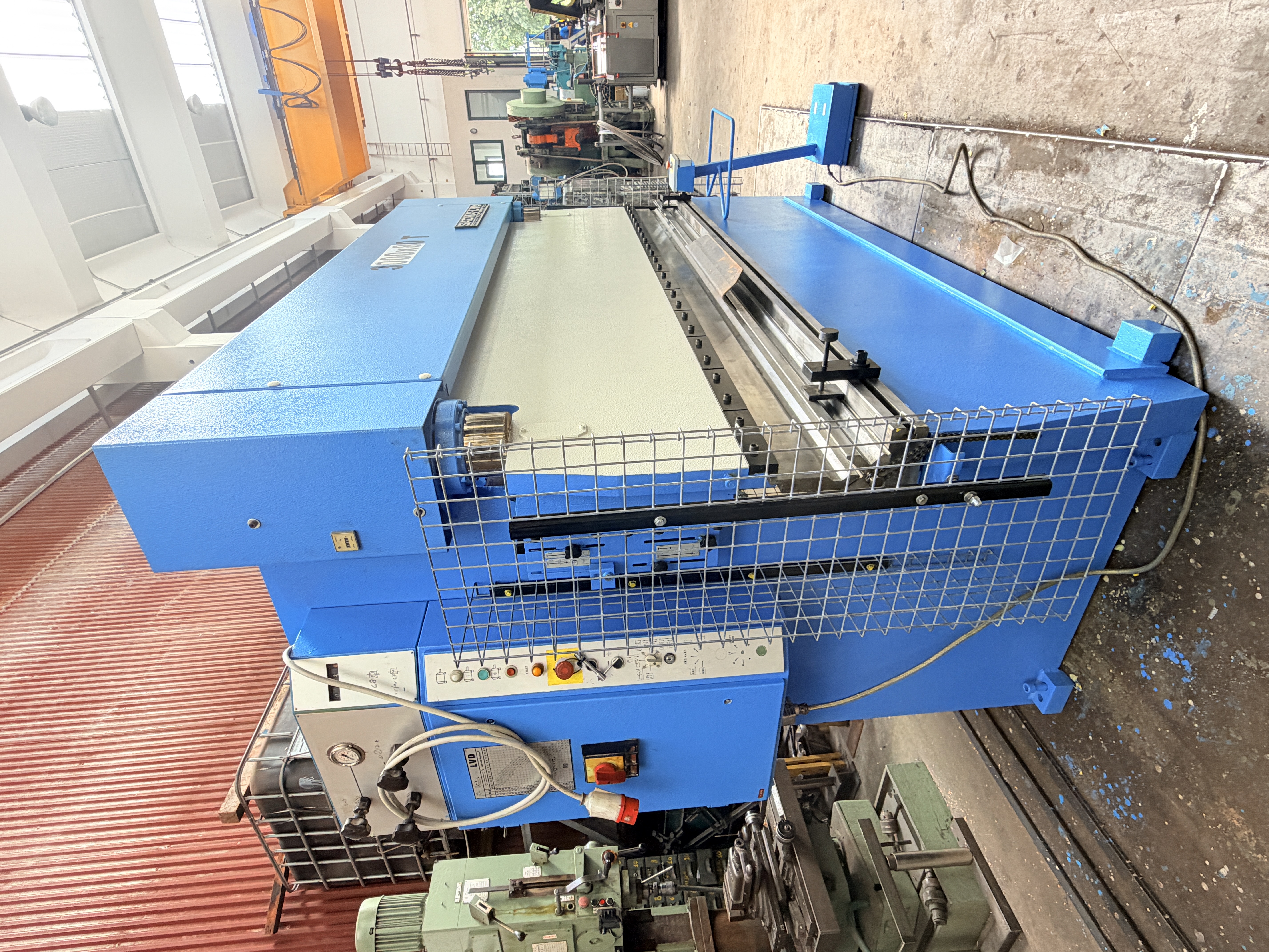Usato PIEGATRICE SACMA LVD IDRAULICA 3000X80 TON