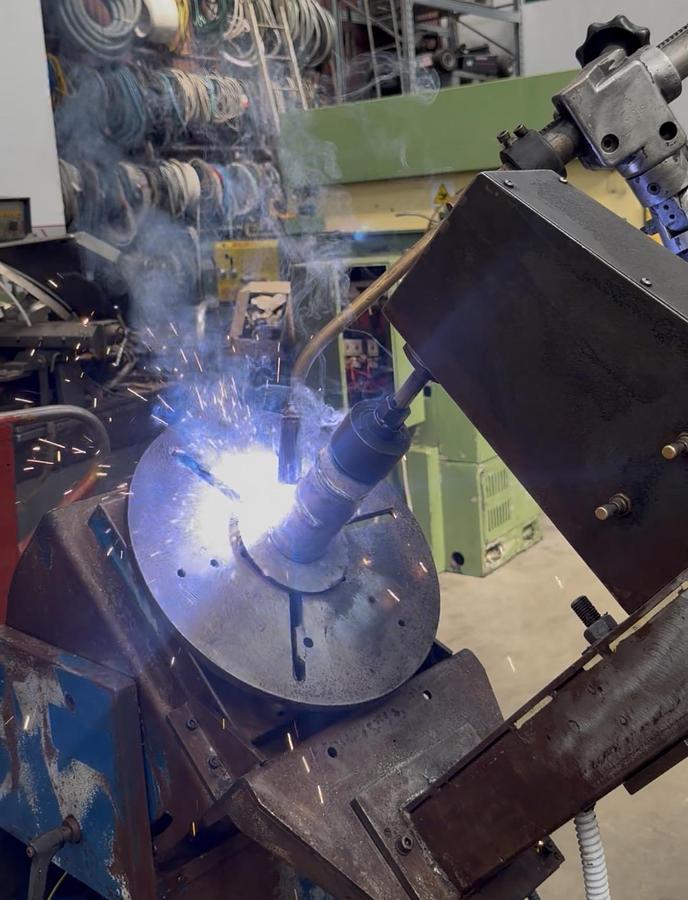 Usato POSIZIONATORE DI SALDATURA CON TORCIA AUTOMATICA