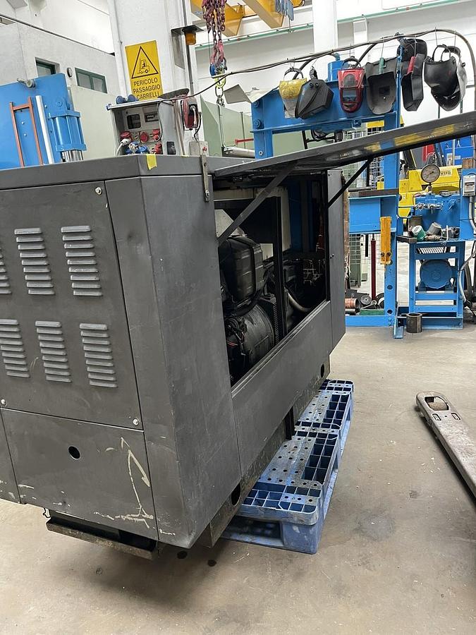 Usato GENERATORE CORRENTE 25 KW