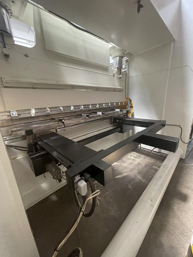 Usato PIEGATRICE COMAL IDRAULICA 3000X250 TON