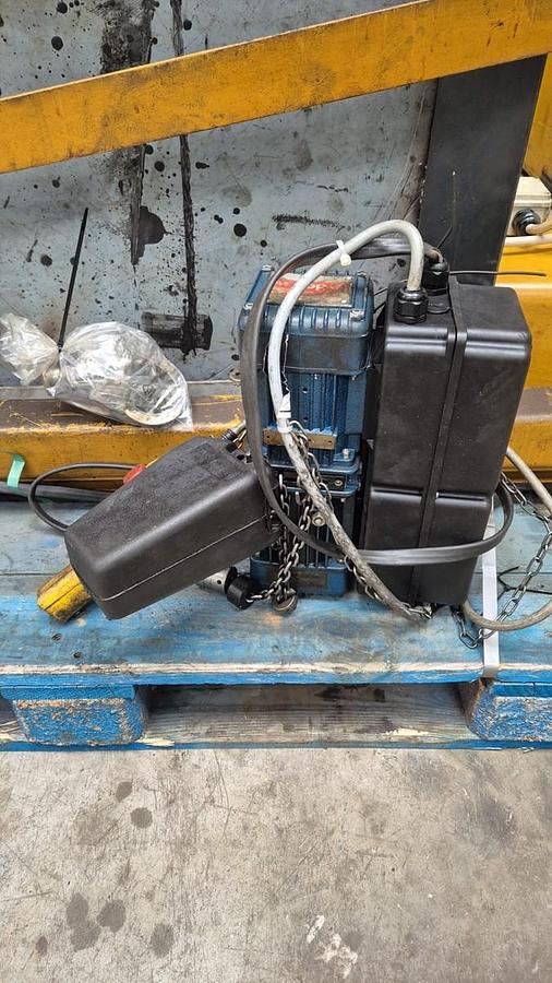 Usato GRU A BANDIERA DONATI 