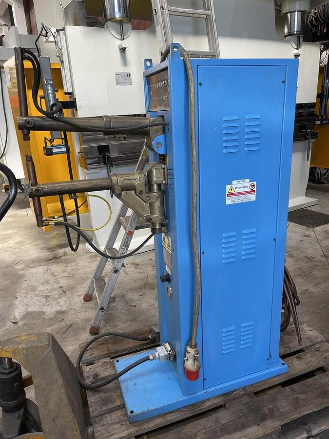 Usato PUNTATRICE (5) EME SM 30 F