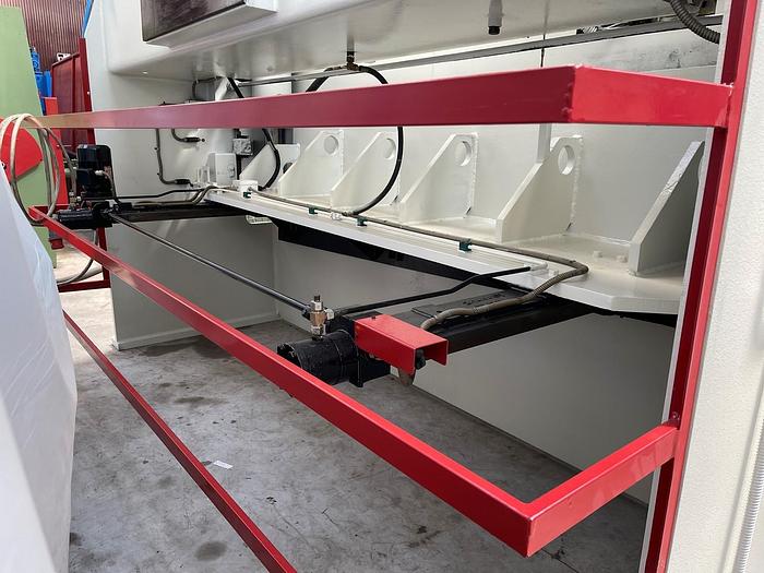 Usato CESOIA OMAG IDRAULICA 3000 X 10