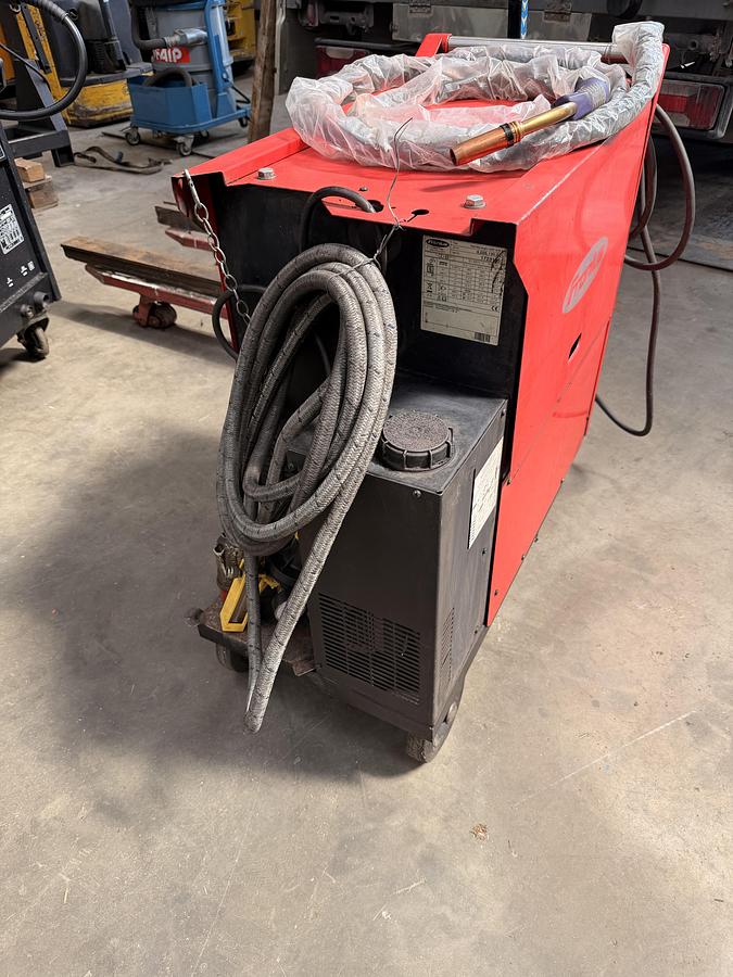 Usato SALDATRICE (N°5) FRONIUS VARO SYNERGIC 3400
