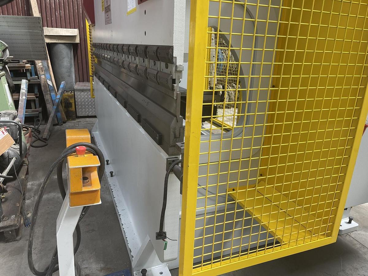 Usato PIEGATRICE IMAL IDRAULICA 3000X100 TON 