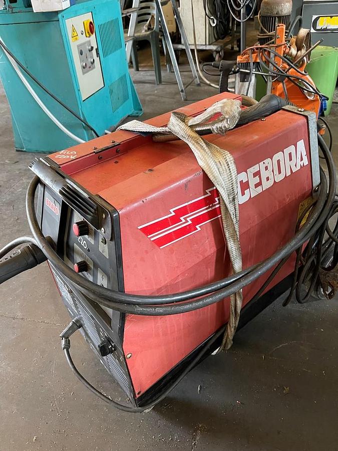 Usato SALDATRICE (N°5) CEBORA MIG 2020M (220 v)