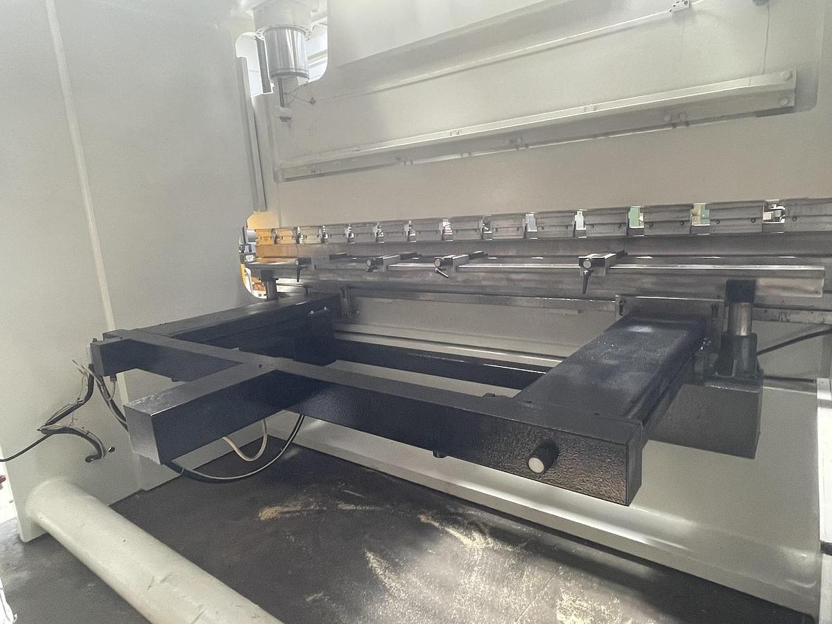 Usato PIEGATRICE COMAL IDRAULICA 3000X250 TON