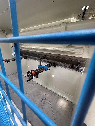 Usato PIEGATRICE MANDELLI IDRAULICA 3000X60 TON
