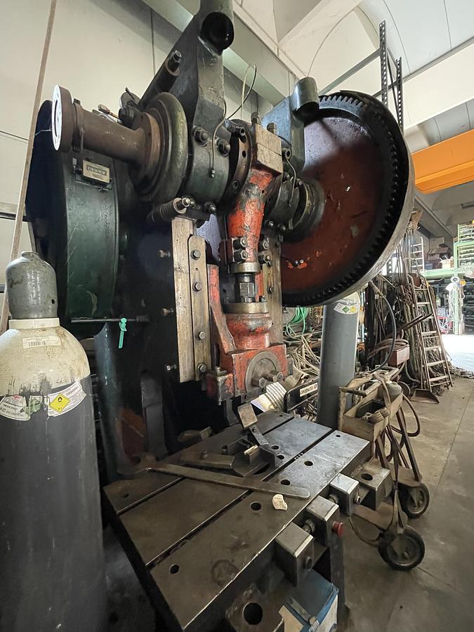 Usato PRESSE A SALTARELLO 140 Ton