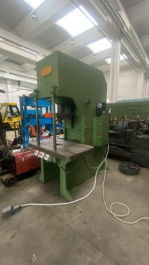 Usato PRESSA CAVANI GOLDONI IDRAULICA 250 TON