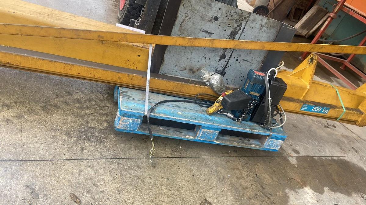 Usato GRU A BANDIERA DONATI 