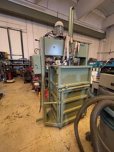 Usato PRESSA PER CARTA (VERDE)