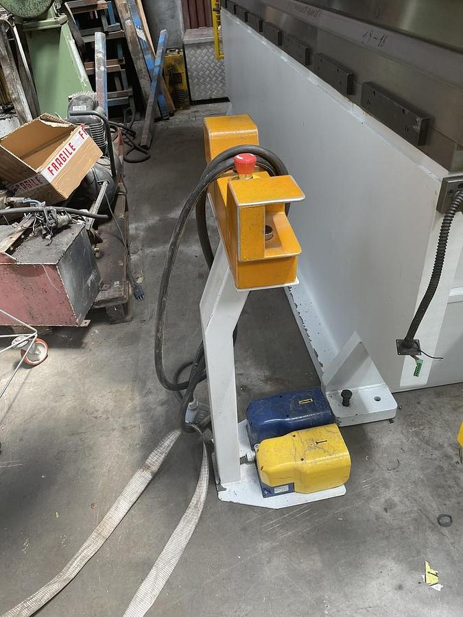 Usato PIEGATRICE IMAL IDRAULICA 3000X100 TON 