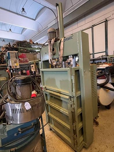 Usato PRESSA PER CARTA (VERDE)