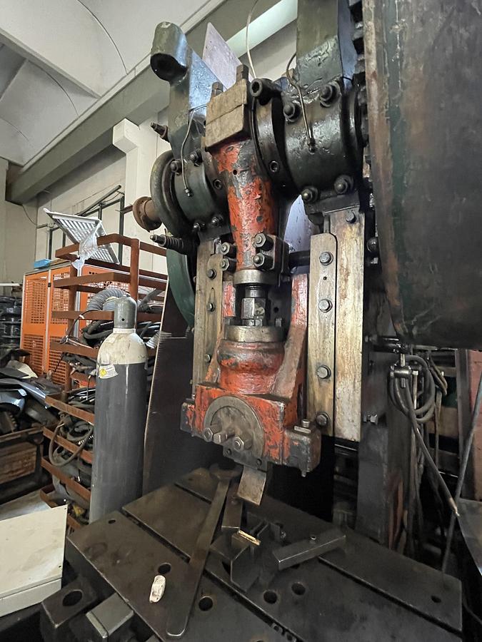 Usato PRESSE A SALTARELLO 140 Ton