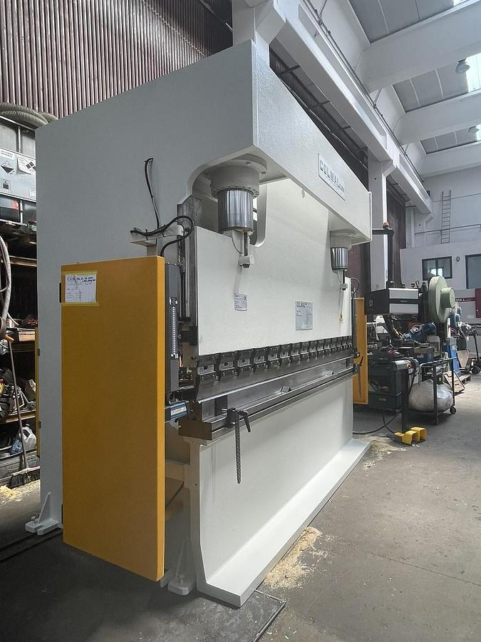 Usato PIEGATRICE COMAL IDRAULICA 3000X250 TON