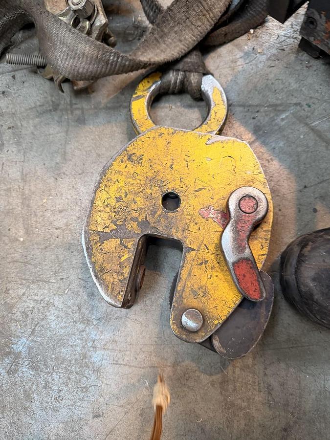 Usato PINZE PER LAMIERA  / MORSETTO DI SOLLEVAMENTO "TECNOMAGNETE"