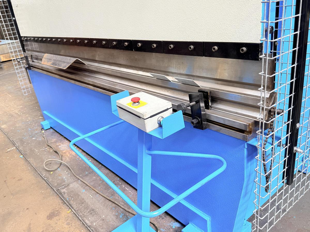 Usato PIEGATRICE SACMA LVD IDRAULICA 3000X80 TON