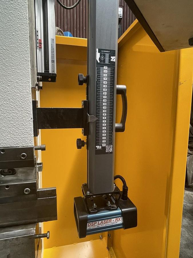 Usato PIEGATRICE COMAL IDRAULICA 3000X250 TON