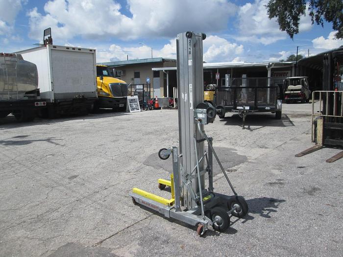 Used Sumner 2118 18' Material Lift