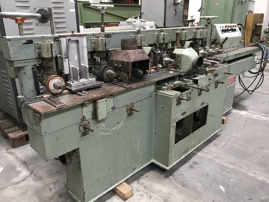 Usato Scorniciatrice marca Gubish attrezzata per pezzi tondi diam. 18mm (completa di utensili per altri diametri di pezzi tondi)