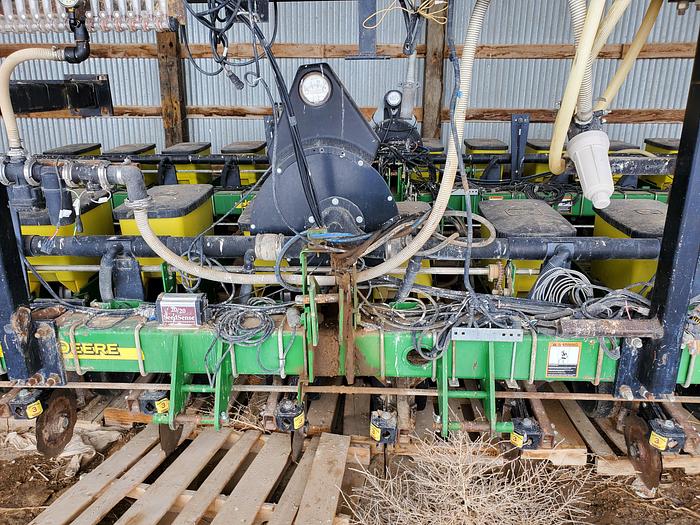 Used 12R22 John Deere 1730 MaxEmerge Plus Planter w/ Precision Meters