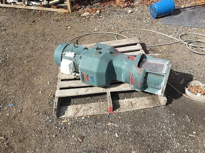 Used Piersol Pine MFG approximately 560 gallon vertical 304 stainless steel mix tank