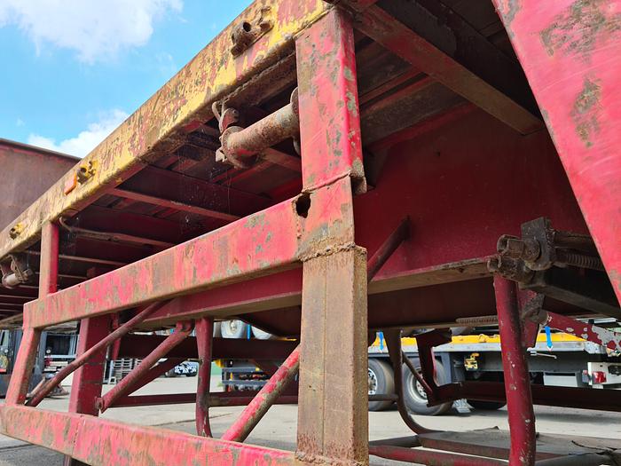 Used 1981 METALOVOUGA 3 AXLE STEEL SUSPENSION DRUM BRAKES  385 65R22.5