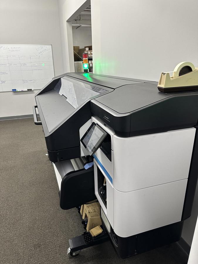 Used 2022 Hewlett-Packard Latex 800W