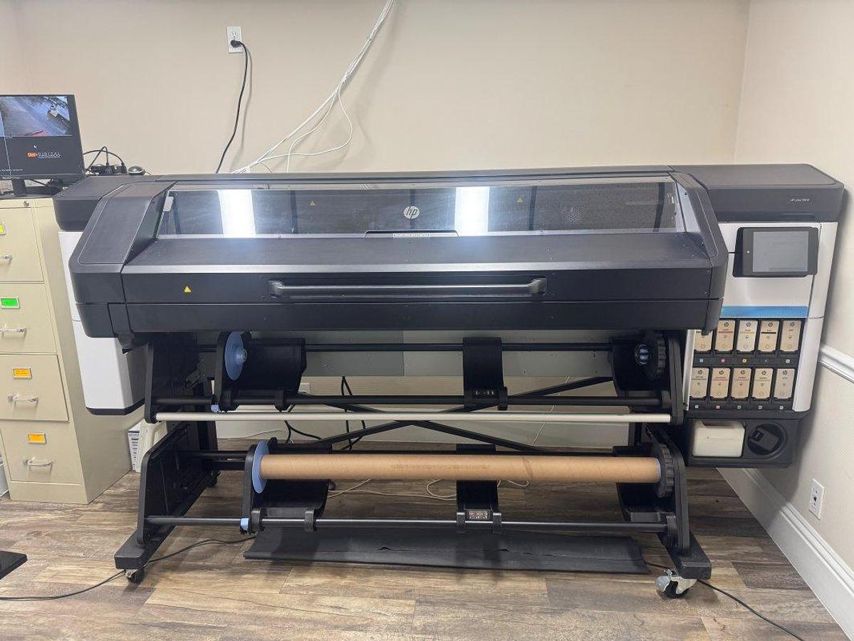 Used 2022 Hewlett-Packard Latex 700W