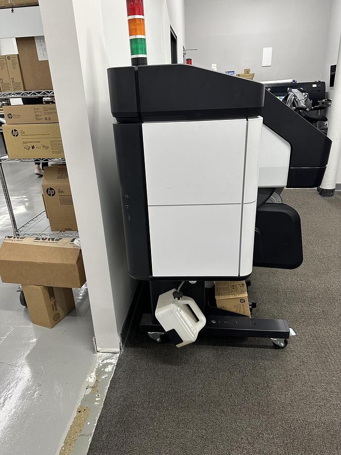 Used 2022 Hewlett-Packard Latex 800W