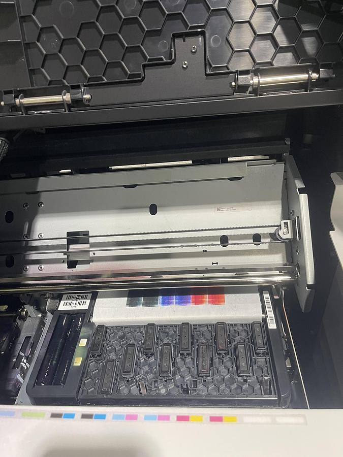 Used 2021 Hewlett-Packard Latex 800W