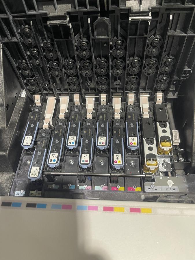 Used 2021 Hewlett-Packard Latex 800W