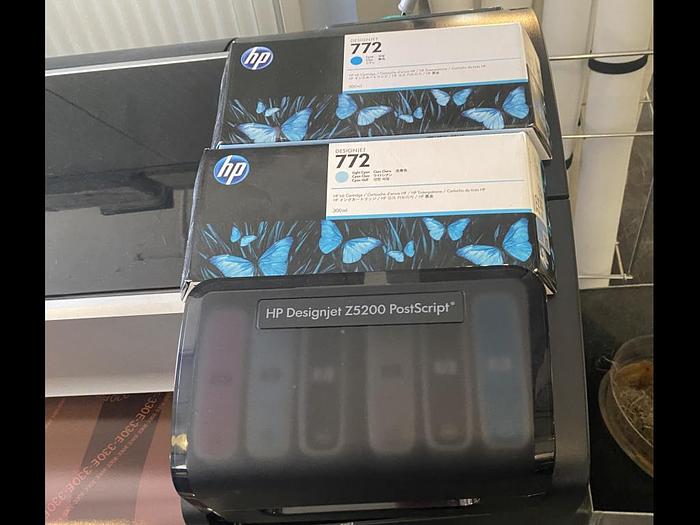 Used Hewlett-Packard DesignJet Z5200