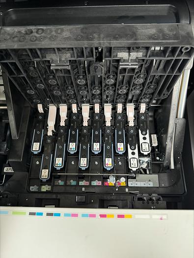 Used 2021 Hewlett-Packard Latex 700W