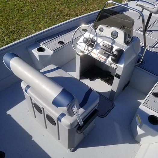 New 2022 G3 20 CCJ DLX Jet Tunnel Hull (Silver/Blue)