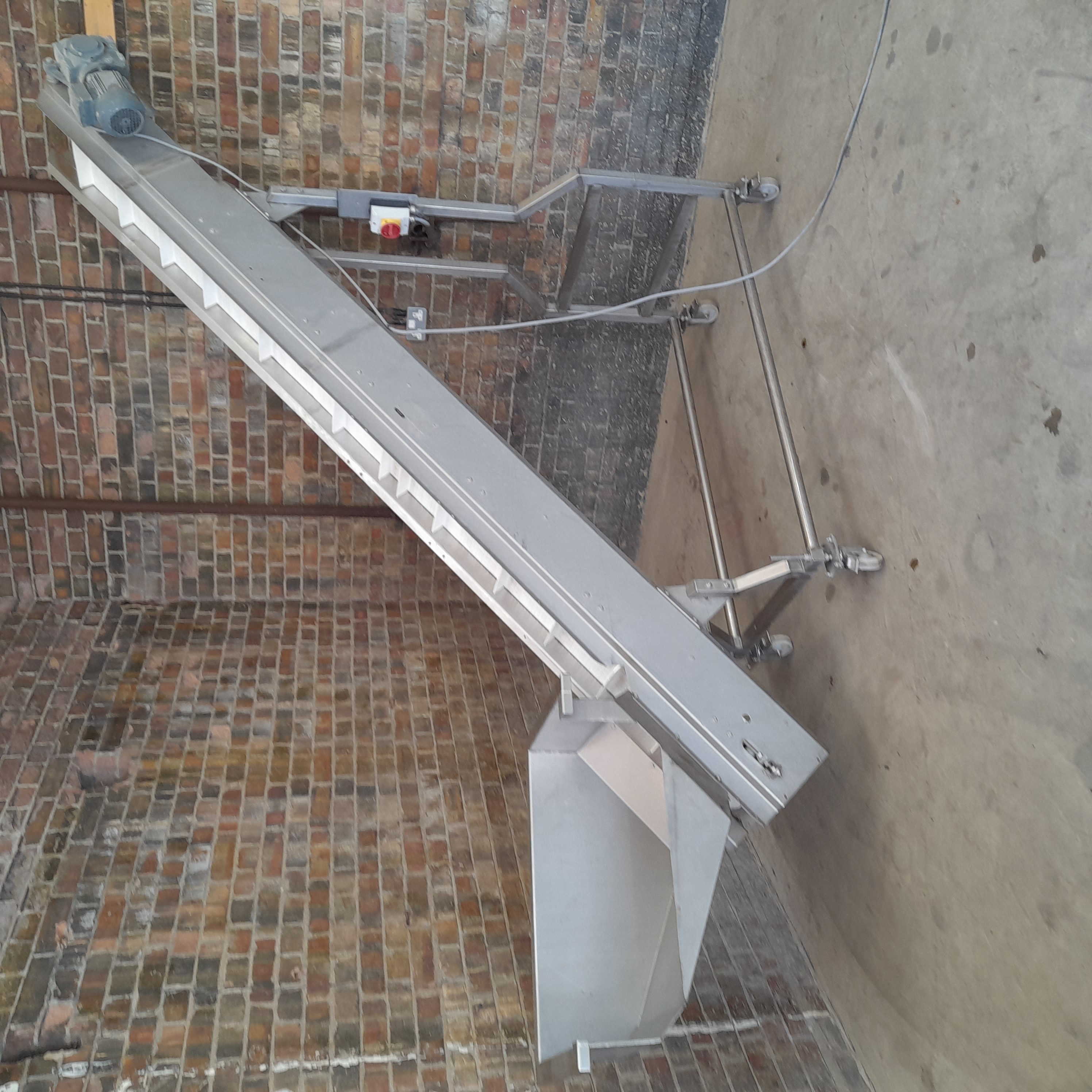 Used Incline Conveyor
