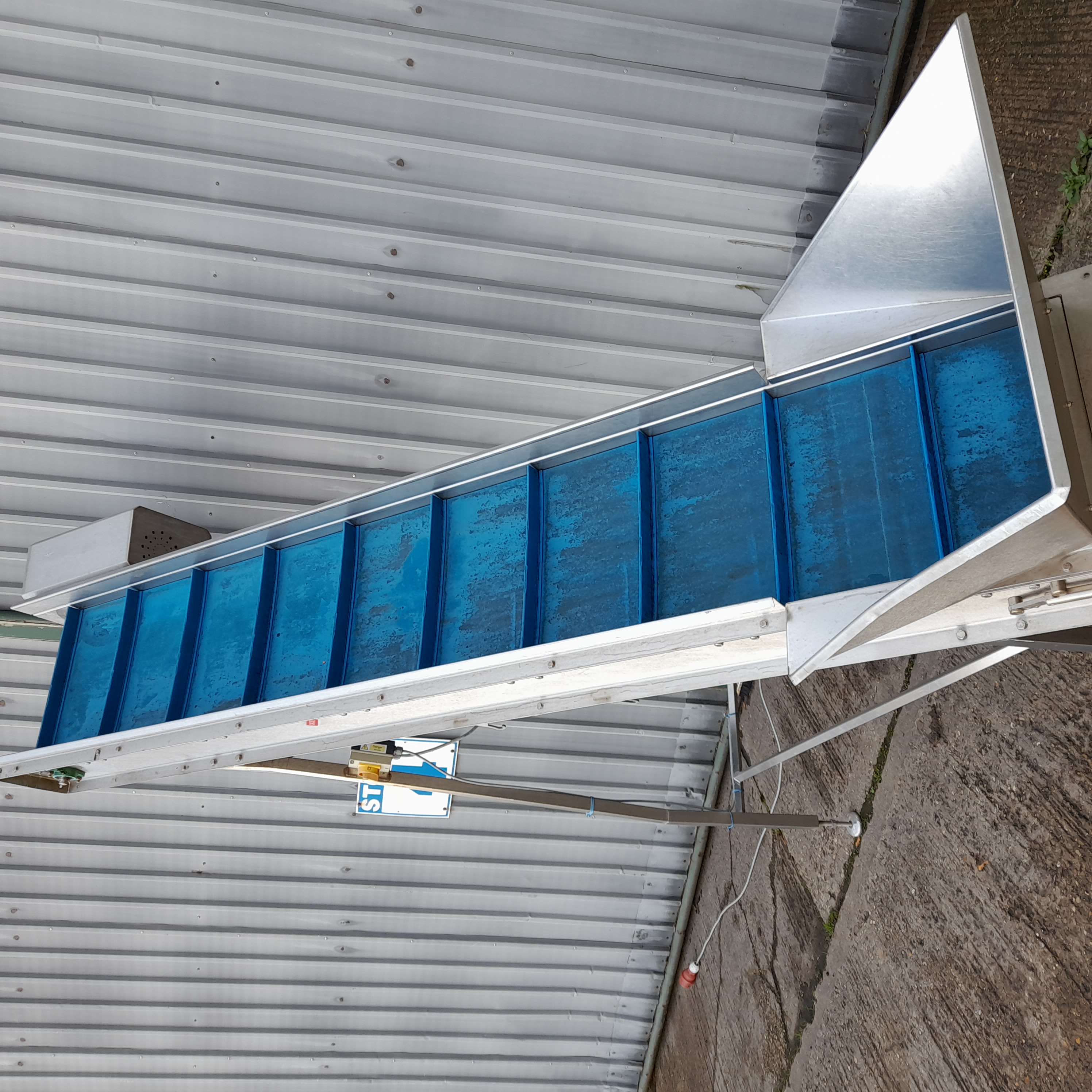 Used Incline Conveyor