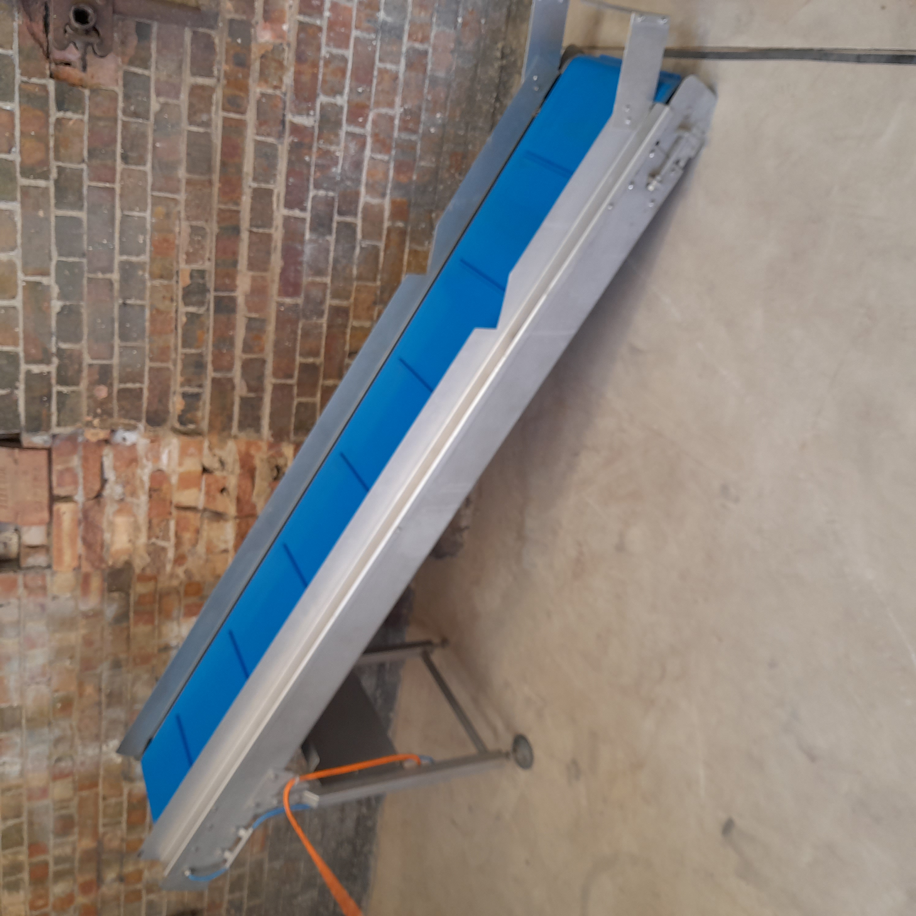Used Incline Conveyor