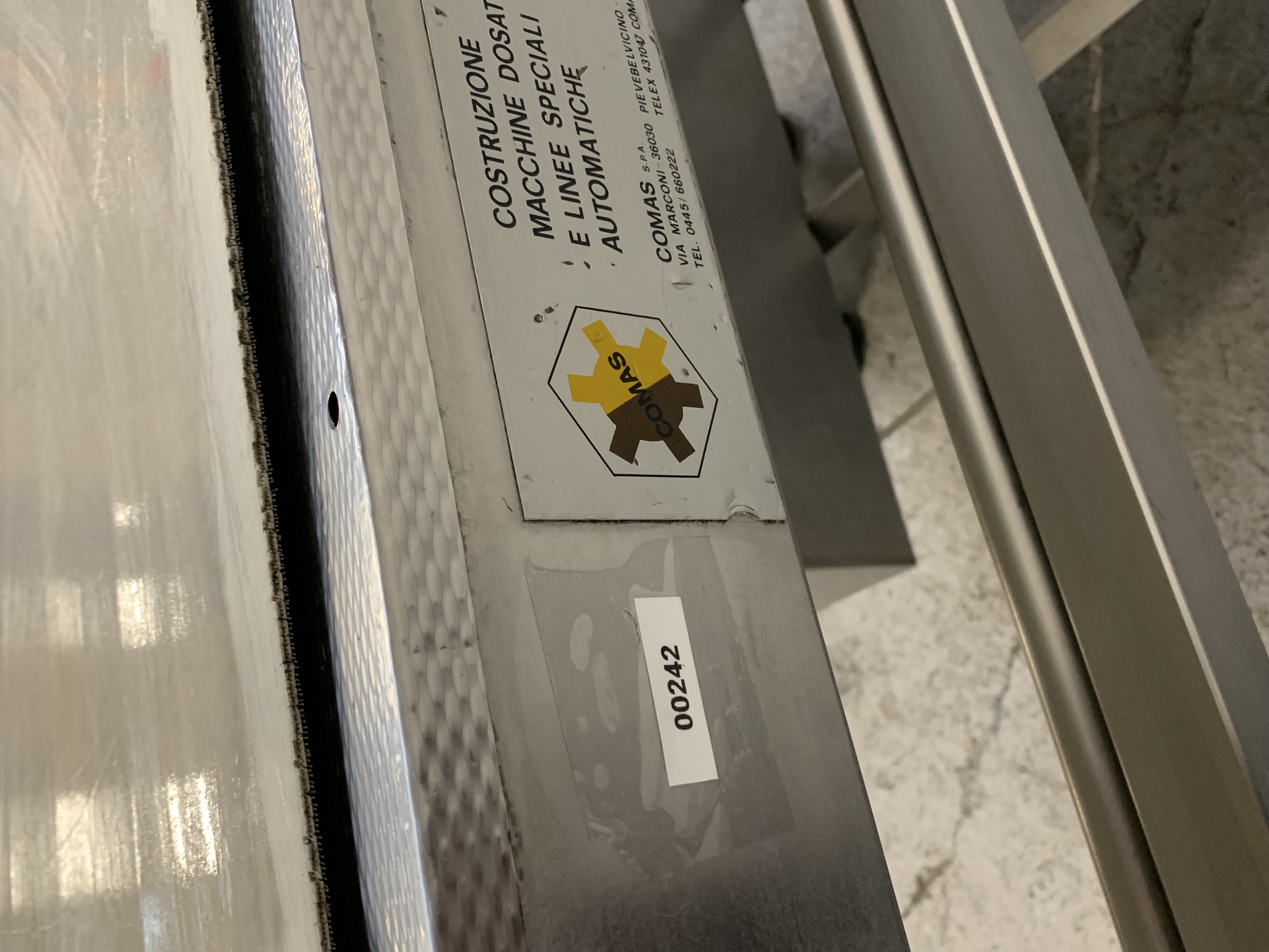 Used Ised Conveyoer / Belt Width - 700mm / Length — 2000mm / Height - 1000mm COMAS